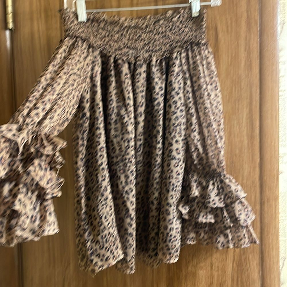 Cece Leopard Print Off-Shoulder Top - Picture 5 of 6
